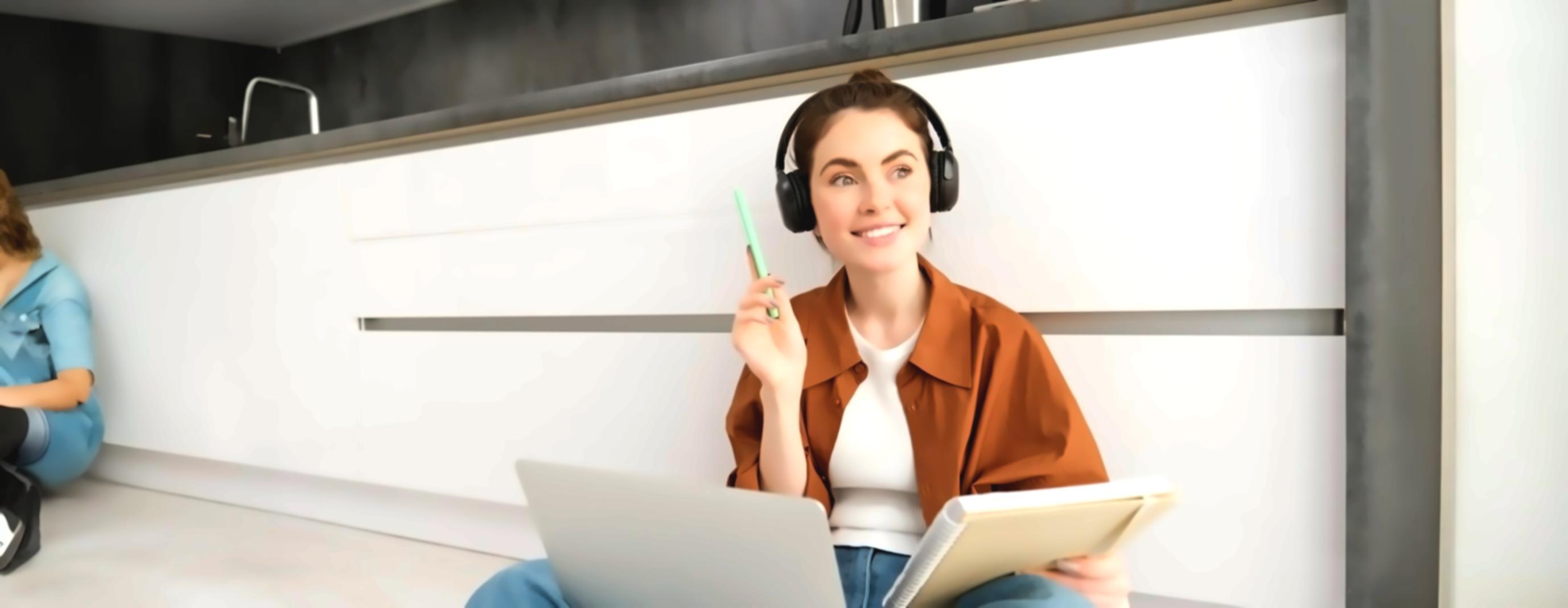 Finanzanalyst bei der Arbeit mit Datenvisualisierung